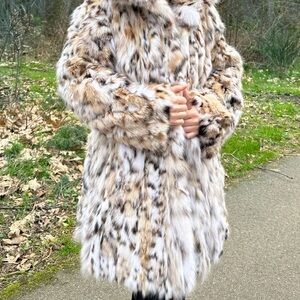 Real Ultra Soft 100% Lynx fur coat - Like New - Women’s size medium